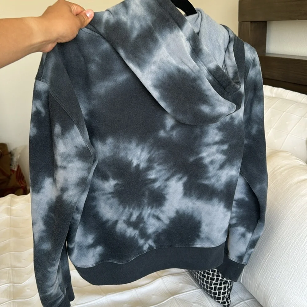 Sweater - Picture 2 of 3